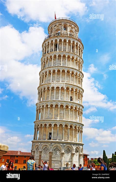 the leaning tower of Pisa Italy - famous italian landmarks with ...