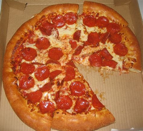 Pizza Hut Pepperoni Pizza | Yummy dinners, Food, Yummy food