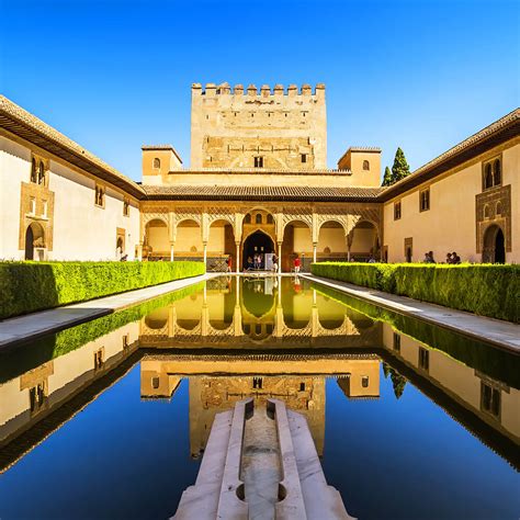 Tour with tickets included throughout the Alhambra (including Palaces, Alcazaba, Generalife ...