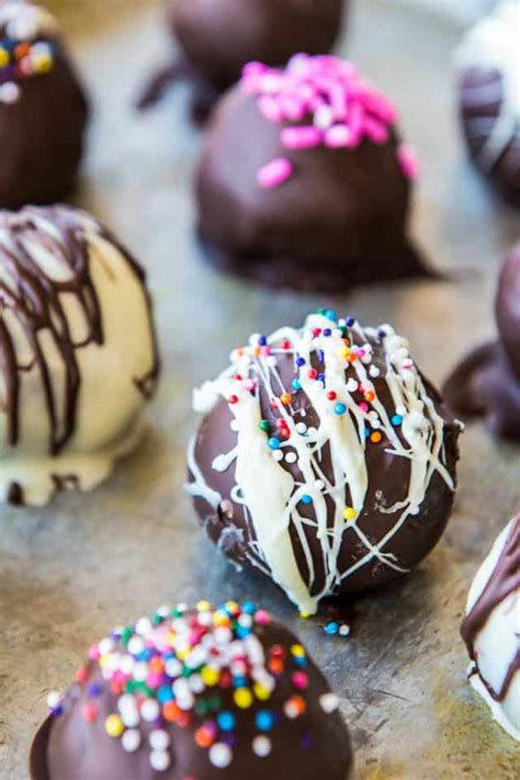 No Bake Oreo Truffles (Easy Dessert Recipe) - Fifteen Spatulas