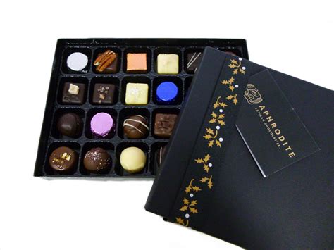 Christmas Holly Gift Box – 24 Chocolates