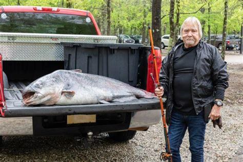 "A fish of a lifetime": Record 131-pound catfish caught in Mississippi - CBS News