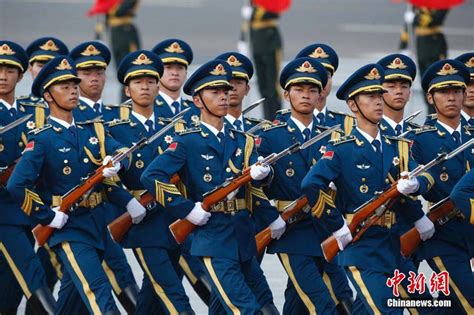 Chinese Military Honor Guard gets new uniforms- China.org.cn