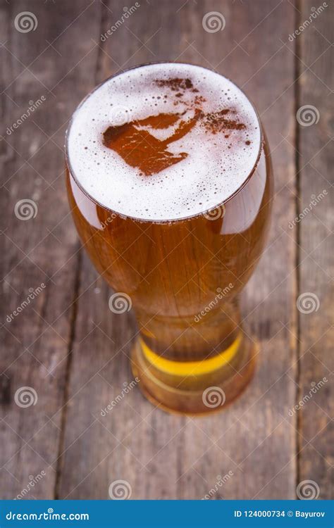 Lager Draft Beer in a Glass Stock Photo - Image of pint, water: 124000734