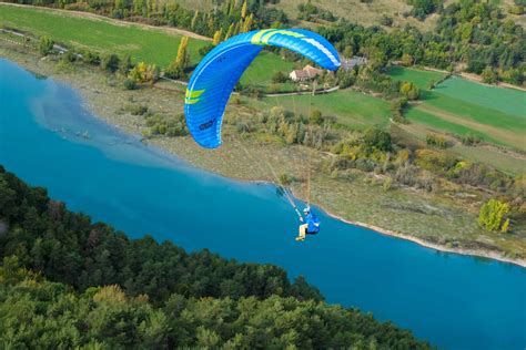 Take Flight Safely: Essential Paragliding Tips for Beginners + Top ...