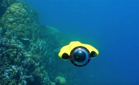 A Drone that follows you and films Underwater | WordlessTech