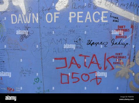 Peace graffiti hi-res stock photography and images - Alamy