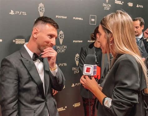 Messi y sus miradas sugerentes a la periodista Sofía Martínez