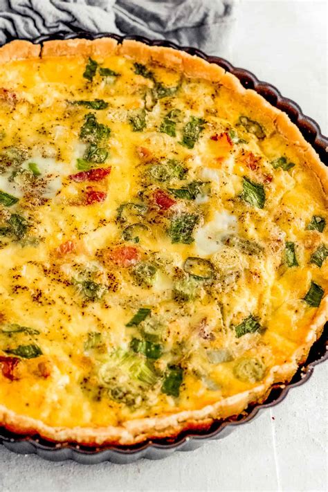 Bacon Quiche Lorraine for Breakfast or Brunch | Easy Weeknight Recipes