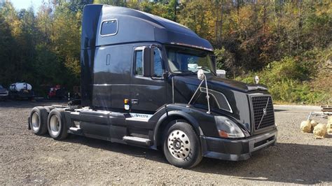 2007 Volvo VNL64T670 truck for sale