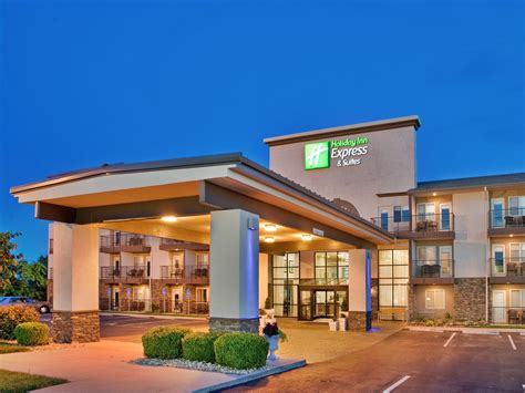 Places to Stay in Branson, MO | Holiday Inn Express & Suites Branson 76 Central