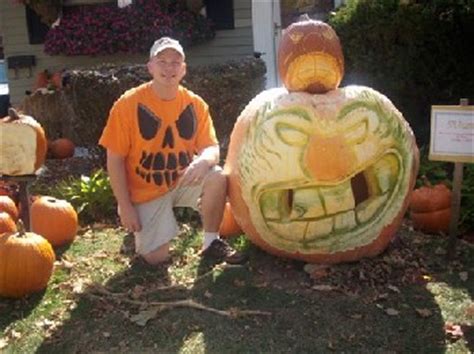 Giant Pumpkin Carving Pictures, Jpegs, Images, pumpkin carver