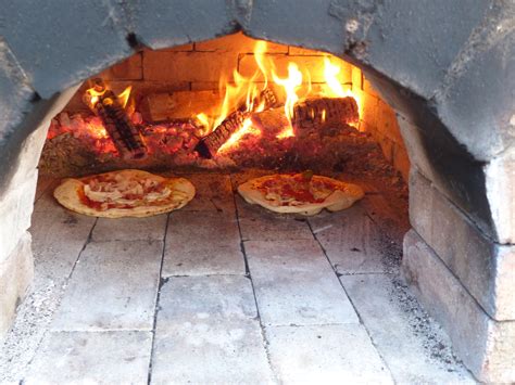 Build Your Own Pizza Oven – By Andy Moyle