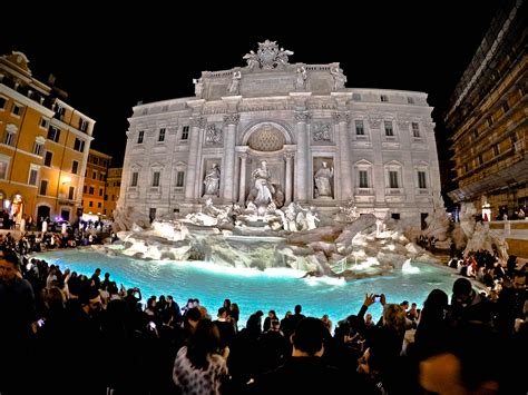 Trevi Fountain at night – Hillfamily dot net