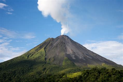 La Fortuna & Arenal Volcano Travel Guide: Hotels, Hot Springs, Zip ...