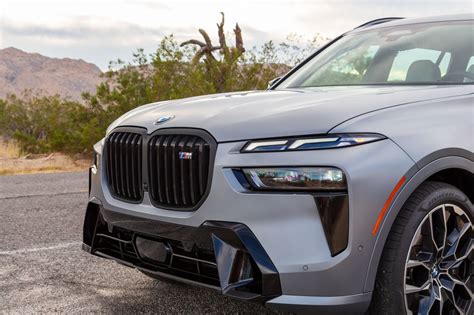 2023 BMW X7 Review: iDrive Wow Factor and Better Fuel Efficiency | GearJunkie