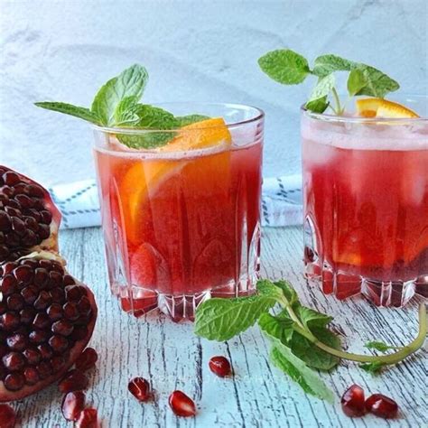 Pomegranate Juice Recipe - How to Juice a Pomegranate - Nkechi Ajaeroh