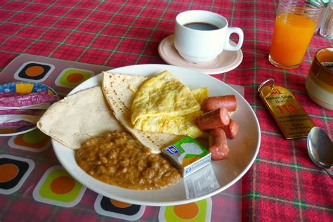 Saudi Breakfast | Arabic bread, ful, soft cheese, sausage, j… | Flickr