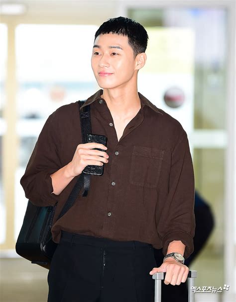 Park Seo Joon Reveals Charming New Chestnut-Shaped Haircut | Soompi