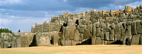 Forteresse inca de Sacsayhuaman, nord de Cuzco, XVe siècle. Remparts de pierre en bloc ...