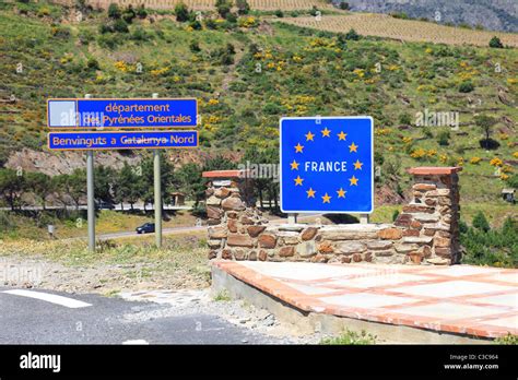 Zeichen der Grenze zwischen Frankreich und Spanien Stockfotografie - Alamy