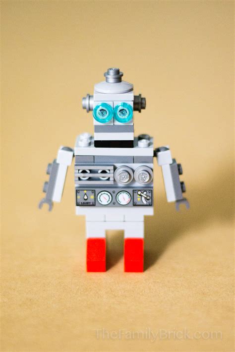 March 2015 Monthly Mini Build: Robot - The Family Brick