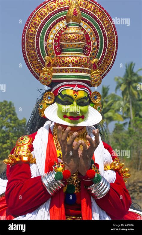 Kerala, Kathakali Dancer Performing Stock Photo - Alamy