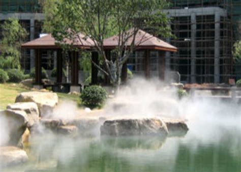 Modern Water Mist Fountain Using High Pressure Fogging System Eco Friendly