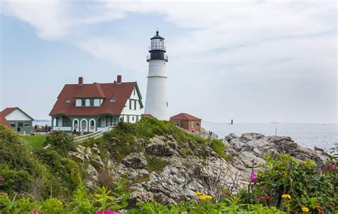 A Complete Guide to Portland Head Lighthouse (+ Photos & Video)