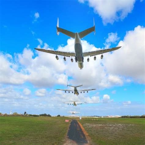 Antonov An-225 Mriya landing at Perth Airport (PER) in Perth, Australia ...