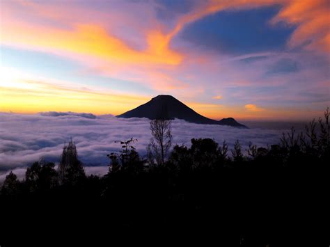 Sunrise at Dieng Plateu, Wonosobo, Central Java, Indonesia | Central java, Wonosobo, Travel