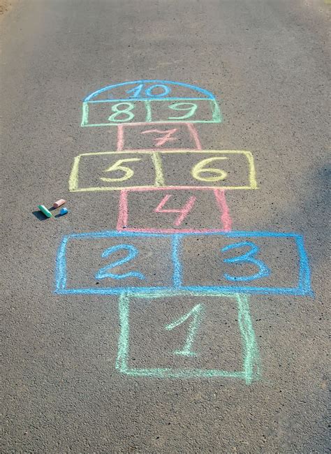 7 Simple Outdoor Games to Play with Kids in the Backyard - stlMotherhood