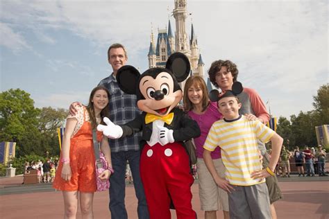 In ‘The Middle’ of the Heck Family Vacation at Walt Disney World Resort ...