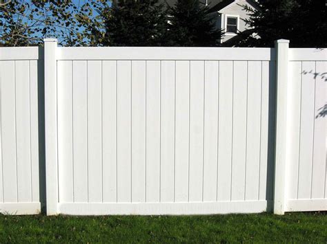 Vinyl Privacy Fence - QCE Aluminum Fence