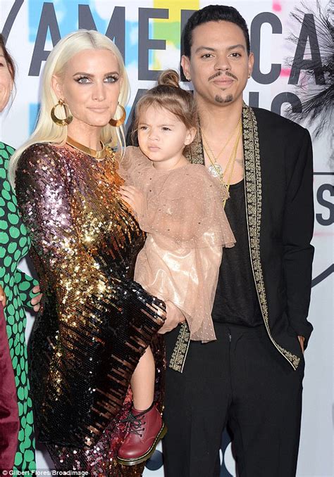 AMAs: Ashlee Simpson's kids Jagger & Bronx steal the show | Daily Mail Online