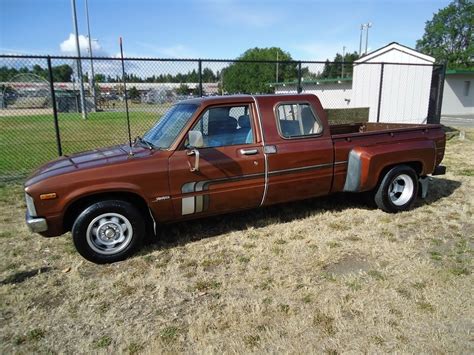 Dually Duel: 1979 Toyota SR5 Extended-Cab Pickup | Barn Finds