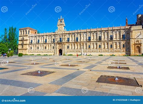 Parador De Leon Building in Spanish Town Leon Stock Photo - Image of ...