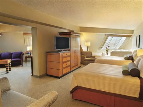 Pyramid Corner Two Queen Suite at Luxor Hotel & Casino | Las Vegas Suites