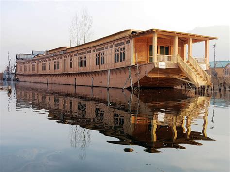 The Houseboats of Kashmir | Wild Frontiers