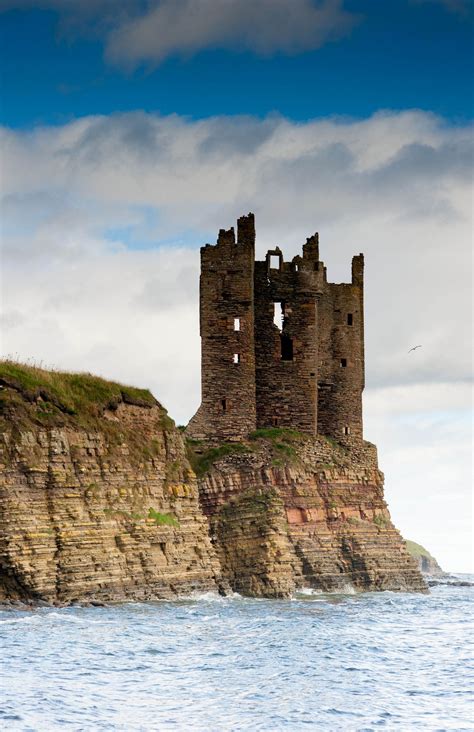 Abandoned castle ruins in scotland - garetcrafts