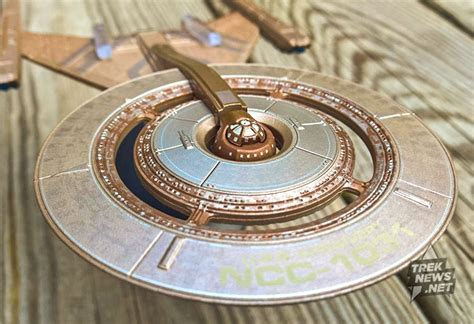 [REVIEW] The First STAR TREK: DISCOVERY Ship Models Are Here... And We're Really Impressed ...