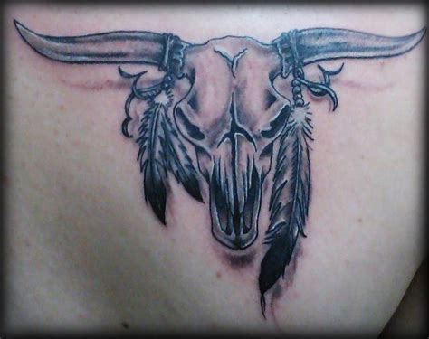 Aggregate more than 85 bull skull with feathers tattoo super hot - in.cdgdbentre