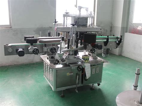 Automatic glass bottle adhesive labeling machine – New Crown Machinery