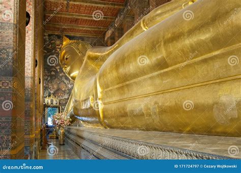 Giant Reclining Buddha, Wat Pho Temple of the Reclining Buddha, Bangkok, Thailand Editorial ...