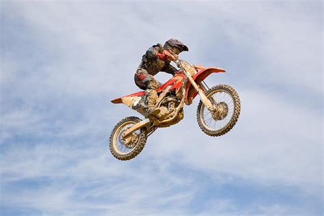 Dirt Bike Jumping Tips For Beginners In Easy Steps - Dirt Bike It