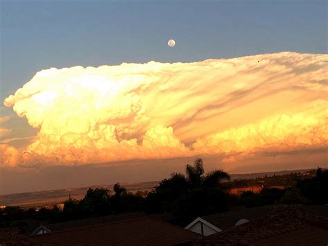 Powerful cumulonimbus cloud appears in the sky of South Africa ...