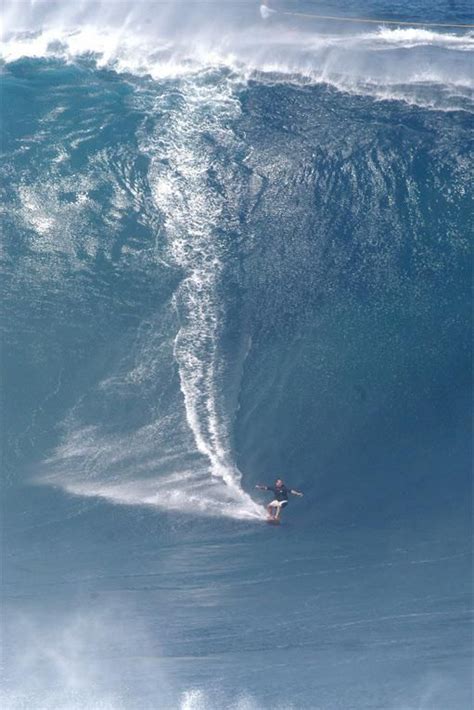 Laird Hamilton | Surfing pictures, Big wave surfing, Surfing waves