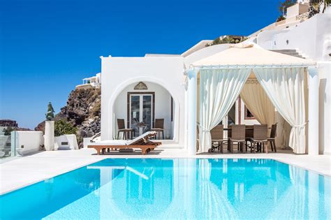 Santorini's Top Hotels: Where to Stay on this Stunning Greek Island