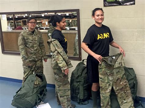 Recruits receive new Army uniforms as rollout continues > Defense ...