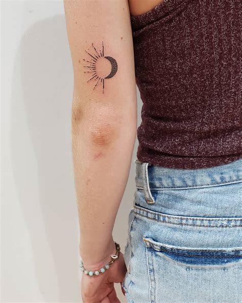 ACTUALIZADO: 43 Tatuagens Gloriosas do Sol e da Lua (Agosto de 2020) | Following